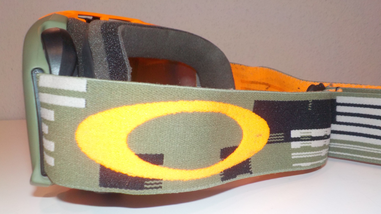 OAKLEY OO 7037 09